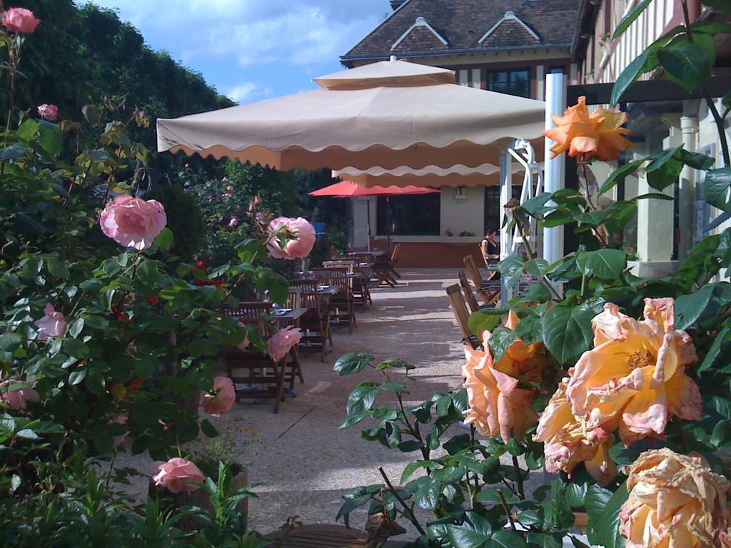 Logis Hotel La Foret Senonches Exterior foto